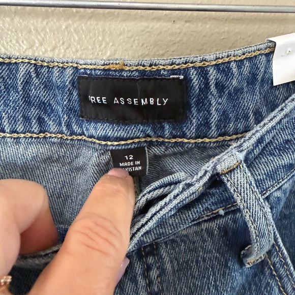 Women’s Free Assembly 90’s Relaxed Blue Denim Jeans - Picture 3 of 6